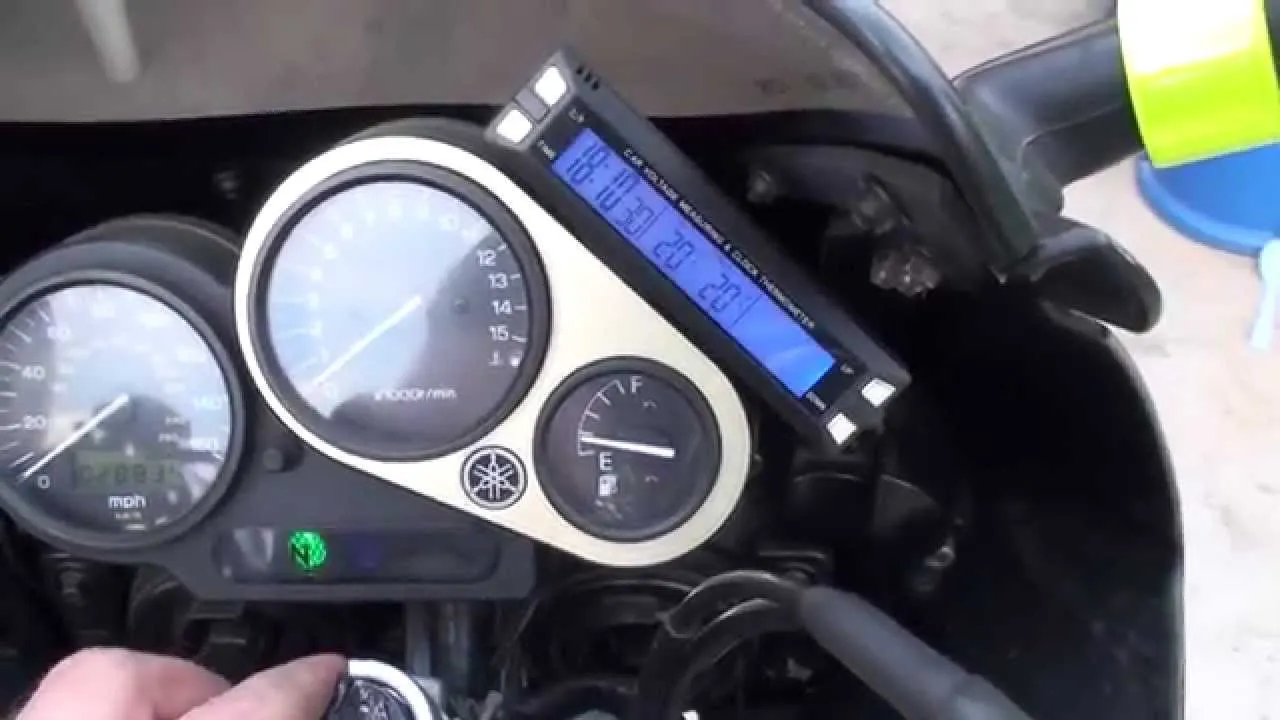 Zdjęcie Jak podłączyć woltomierz w motocyklu - uniknij błędów i oszczędź czas