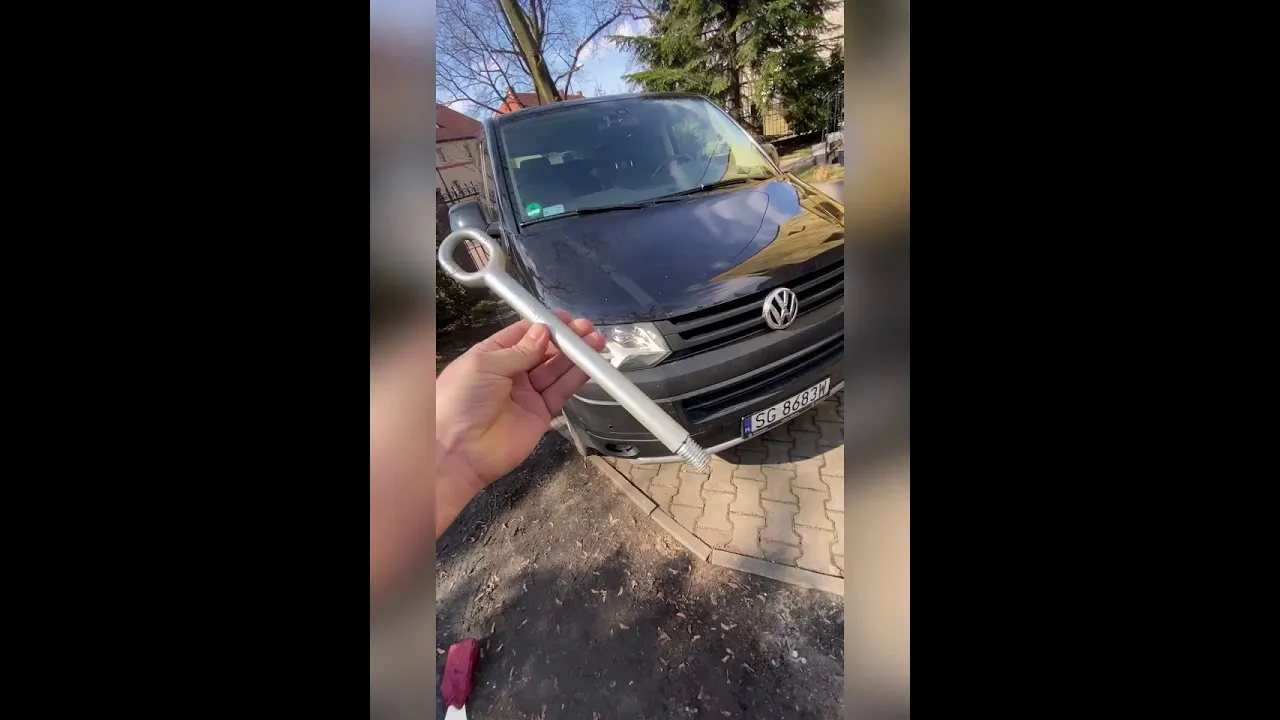 Zdjęcie Gdzie wkręcić ucho do holowania vw t5 – proste instrukcje krok po kroku