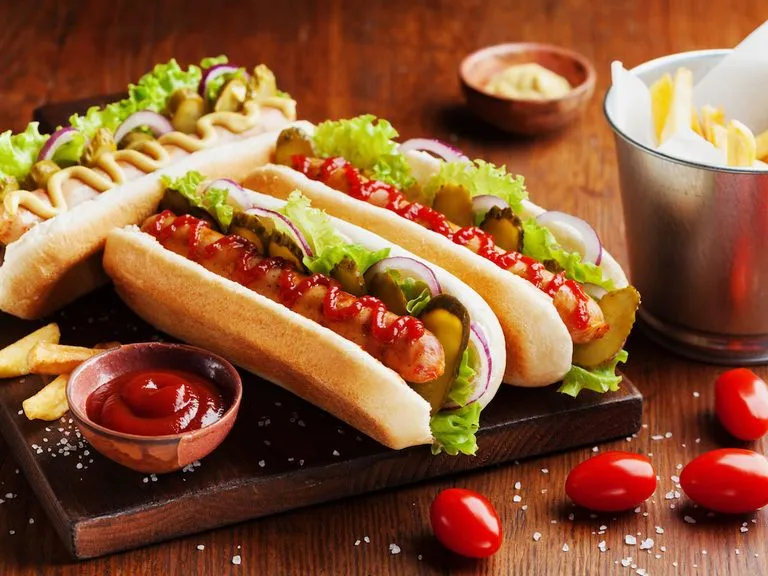 Zdjęcie Ile kcal ma hot dog z IKEA? Zaskakujące fakty o kaloryczności