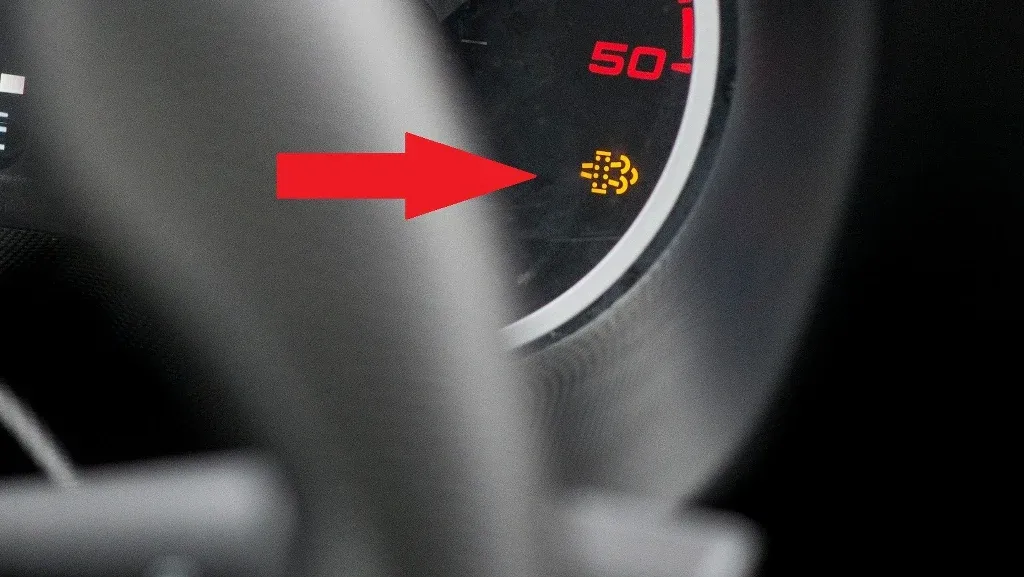 Zdjęcie Jaka kontrolka od DPF? Odkryj, co oznacza i jak ją zdiagnozować