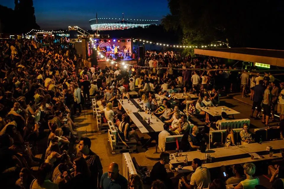 Zdjęcie Gdzie zagrać koncert w Warszawie? Odkryj najlepsze miejsca na wydarzenia