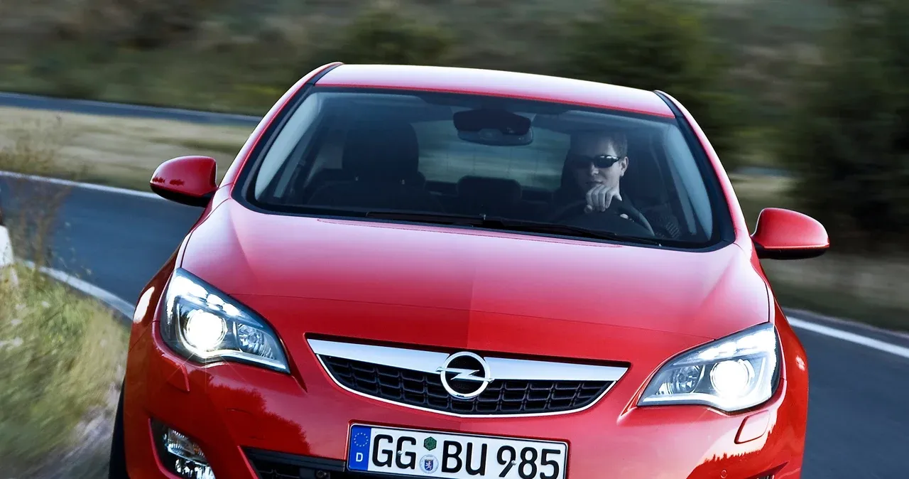 Zdjęcie Opel Astra J jaki silnik - poznaj najlepsze opcje i ich osiągi
