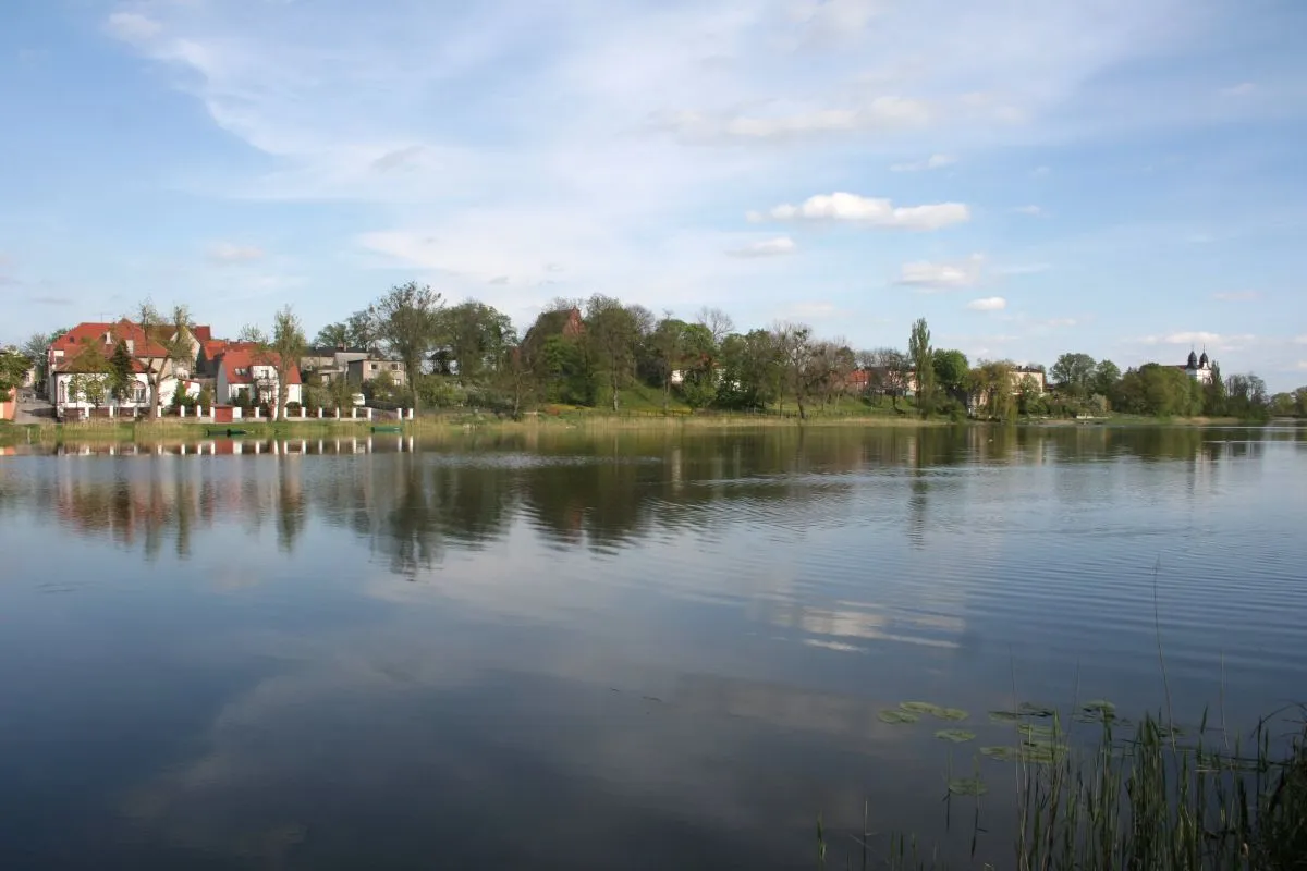 Zdjęcie Jezioro Mogileńskie: tajemnice, atrakcje i ekologiczne wyzwania