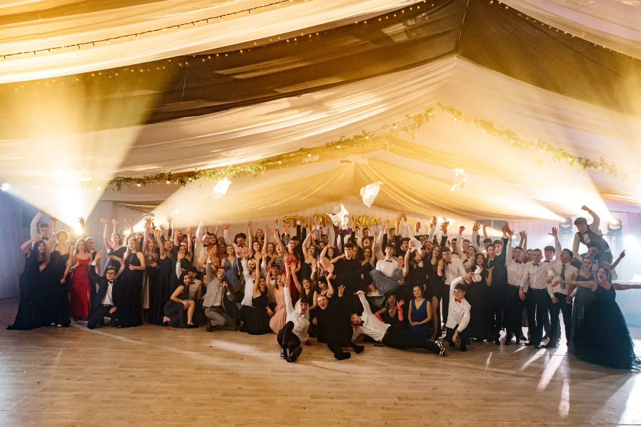 Zdjęcie Ile kosztuje fotograf na studniówkę? Zaskakujące ceny i porady