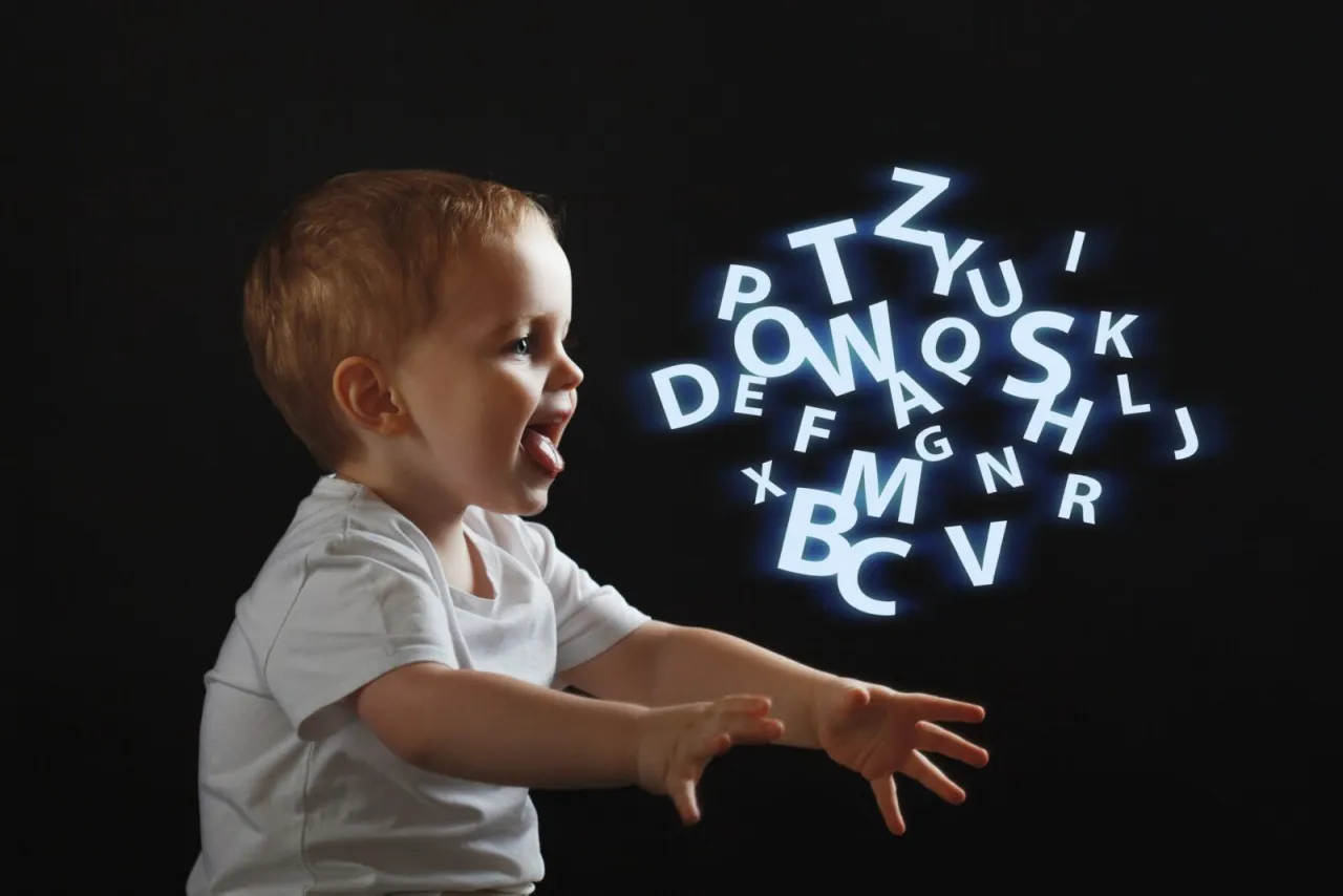 Zdjęcie Kiedy dziecko zaczyna mówić zdaniami? Rozwój mowy malucha
