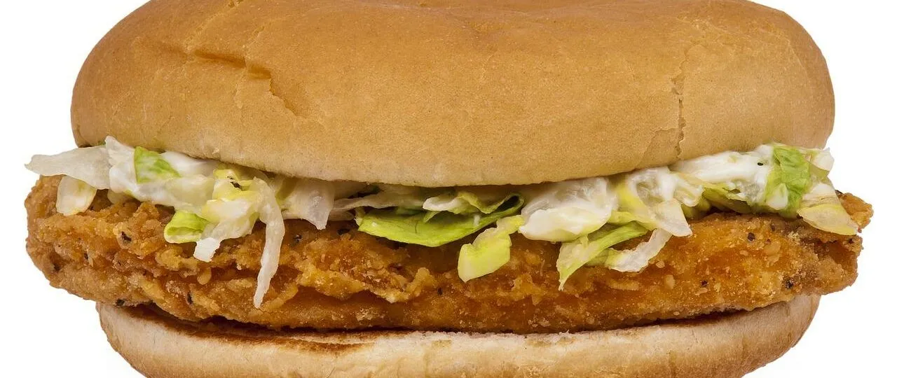 Zdjęcie Ile kcal ma McChicken? Zaskakujące fakty o kaloryczności kanapki!