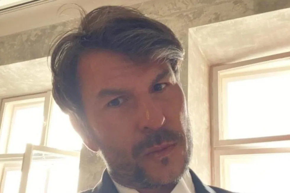Zdjęcie Tom z 40 kontra 20: Poznaj kontrowersyjnego uczestnika show