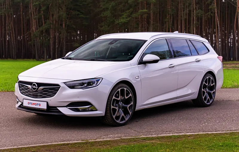 Zdjęcie Opel Insignia jaki silnik - poznaj najlepsze opcje silnikowe i ich moc