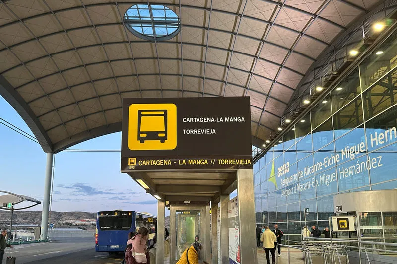 Zdjęcie Lotnisko Alicante: Szybki i tani dojazd do centrum miasta