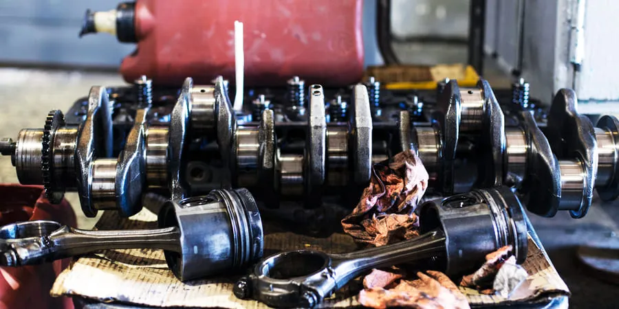 Zdjęcie Jak zatrzeć silnik i jakie są tego poważne konsekwencje?