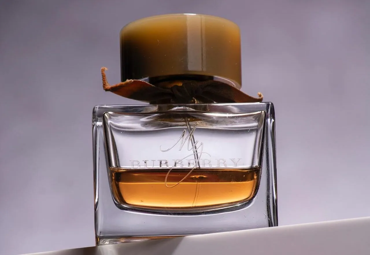 Zdjęcie Jakie perfumy są najbardziej trwałe? Odkryj zapachy, które się nie ulatniają