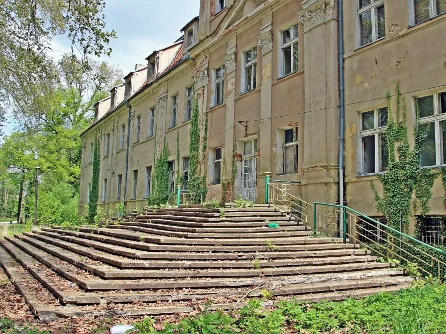 Zdjęcie Pałac w Sławie: Historia, architektura i tajemnice, które zaskakują