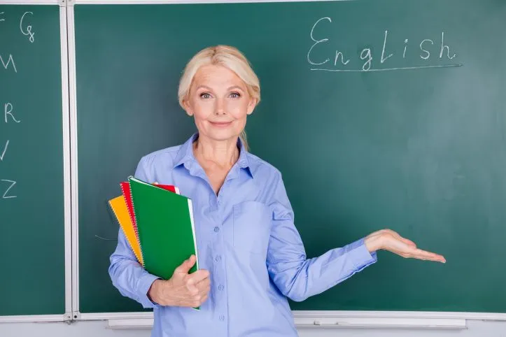 Zdjęcie Co powinna zawierać teczka wychowawcy, aby efektywnie zarządzać klasą?