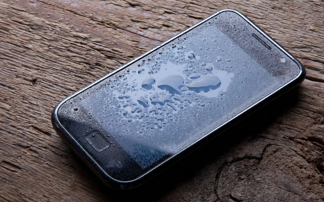 Zdjęcie Ratuj telefon! Sprawdzone sposoby na szybkie schłodzenie i uratowanie smartfona