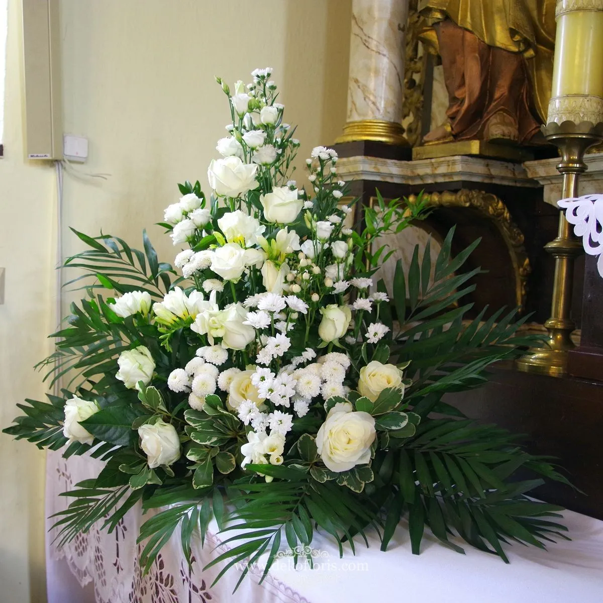 Zdjęcie Jakie kwiaty na ołtarz do kościoła - wybierz te idealne dla ceremonii