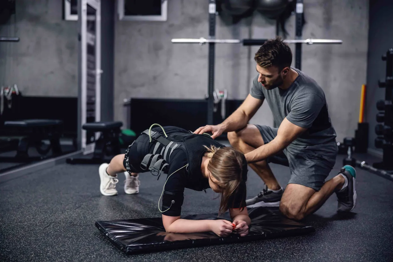 Zdjęcie Trening EMS ile można schudnąć? Odkryj realne efekty odchudzania