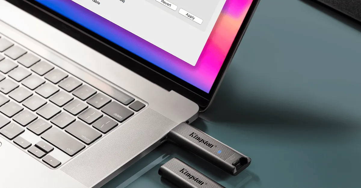 Zdjęcie Jaki format pendrive do radia samochodowego, aby uniknąć problemów z odtwarzaniem?