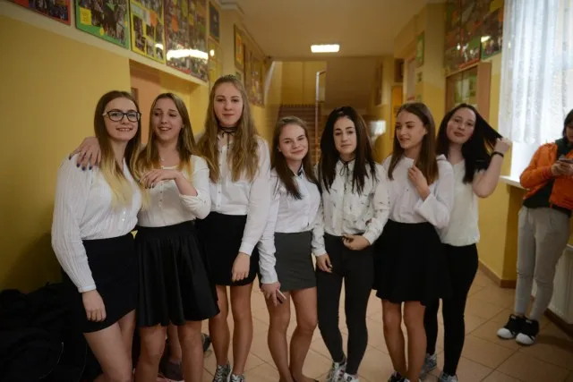 Zdjęcie Idealny outfit na egzamin: Jak ubrać się pewnie i komfortowo?