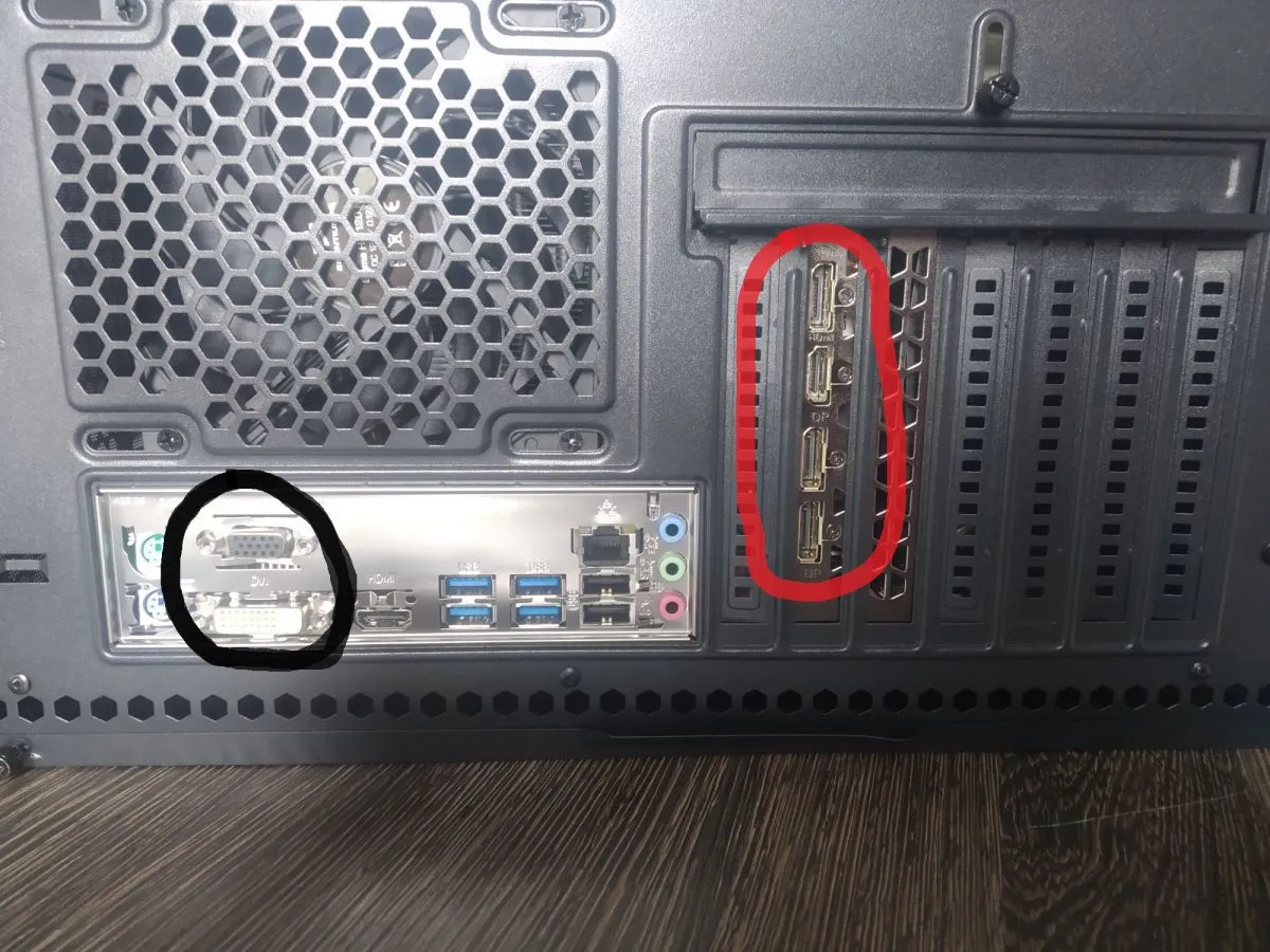 Zdjęcie Jak podłączyć stary monitor do laptopa i zwiększyć komfort pracy