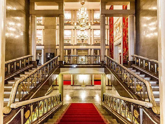 Zdjęcie Co to jest foyer w teatrze i jakie ma znaczenie dla widzów?