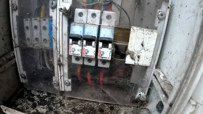 Zdjęcie Gdzie są bezpieczniki w naczepie Krone? Oto najważniejsze lokalizacje