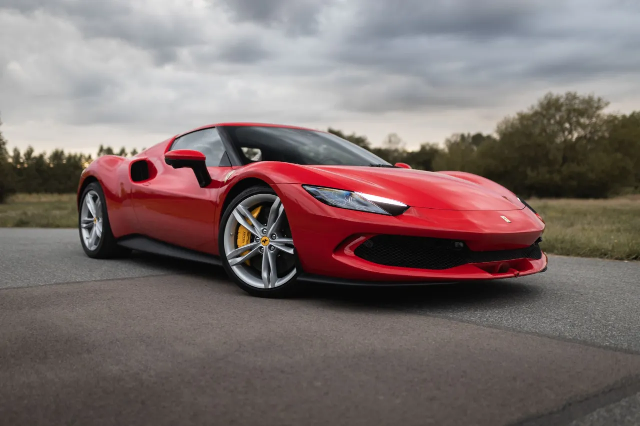 Zdjęcie Jak wygląda auto Ferrari – odkryj niezwykły design i detale