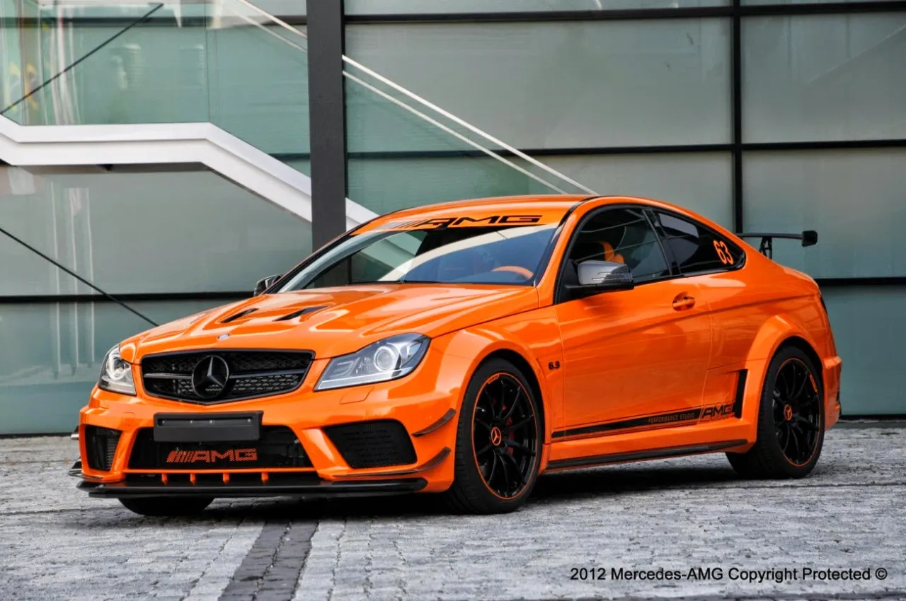 Zdjęcie Mercedes C63 AMG W204 - poznaj jego mocne strony i pułapki zakupu