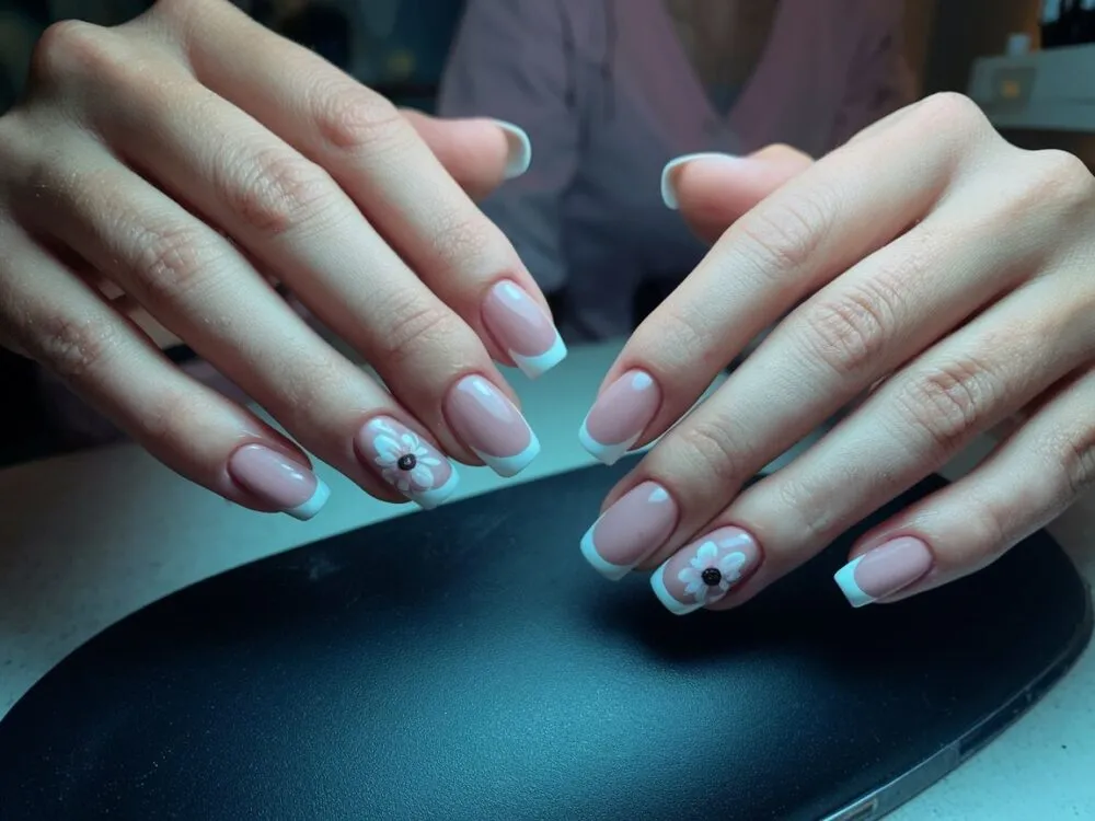 Zdjęcie Jak malować french manicure - proste triki i najczęstsze błędy