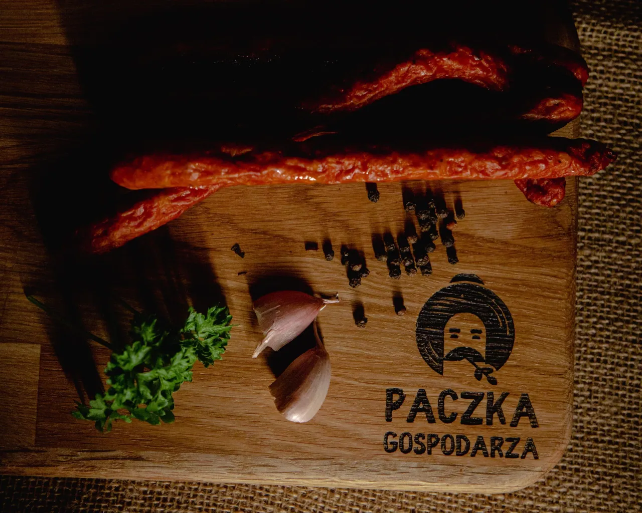 Zdjęcie Ile kiełbasa może leżeć w lodówce? Sprawdź, by uniknąć zepsucia