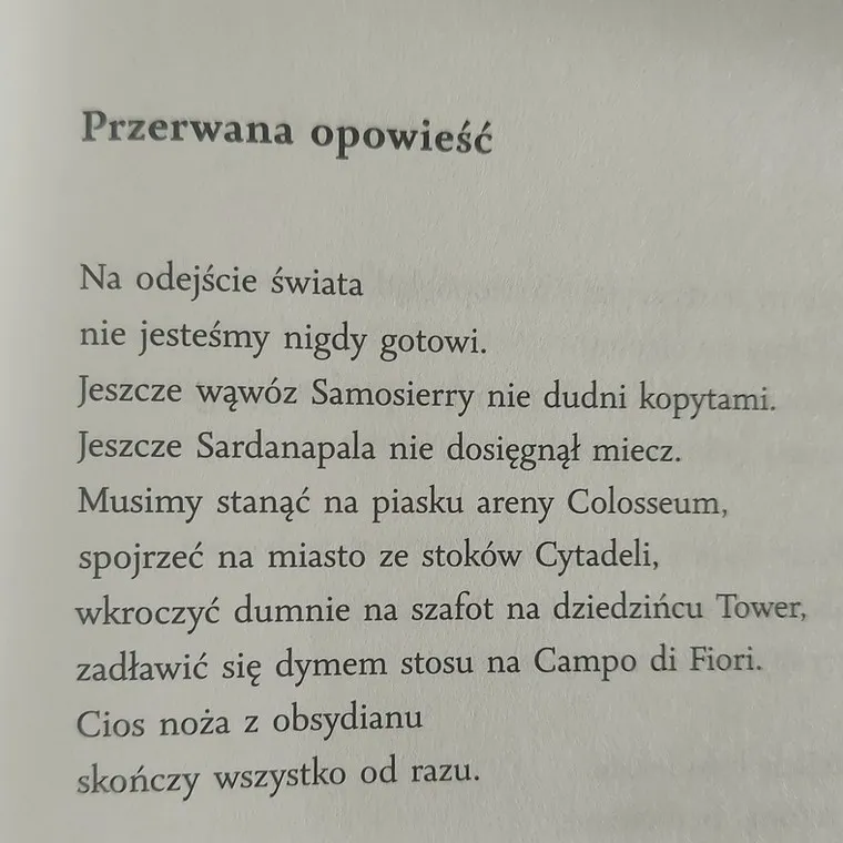 Zdjęcie Najkrótszy wiersz Wisławy Szymborskiej: Odkryj jego głębię i znaczenie