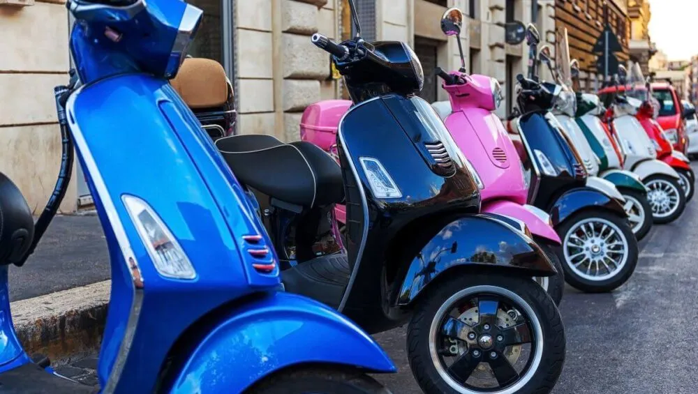 Zdjęcie Czy skuter to motorower? Poznaj kluczowe różnice i przepisy