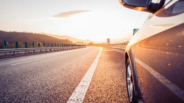 Zdjęcie Mercedes-Benz C: Poznaj kluczowe cechy i porównania modeli