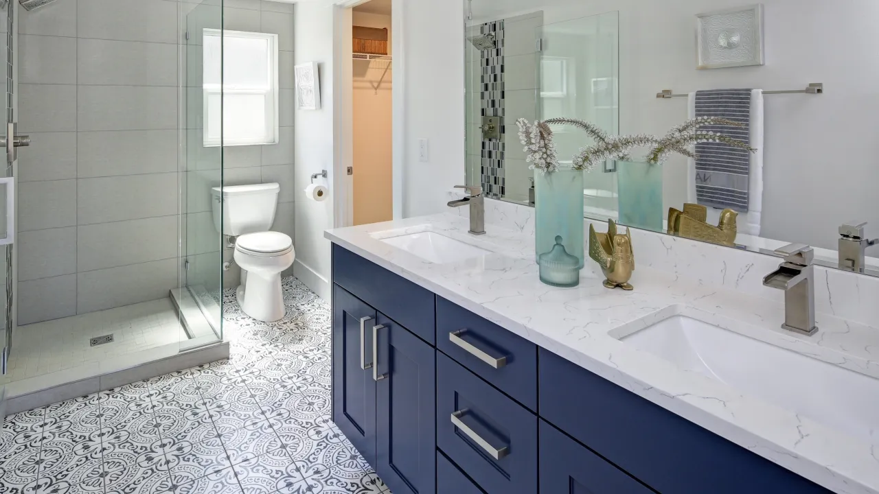 Zdjęcie Ile kosztuje remont łazienki 6m2? Poznaj ceny i oszczędzaj