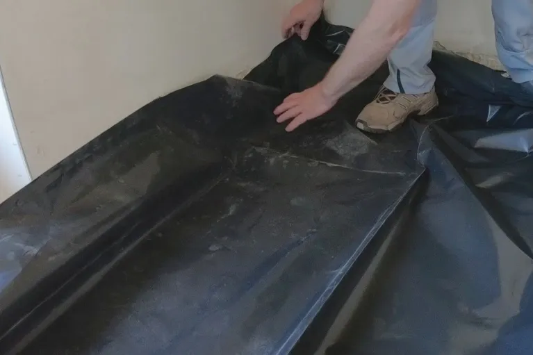 Zdjęcie Jaką folię pod styropian na podłogę wybrać, aby uniknąć problemów?