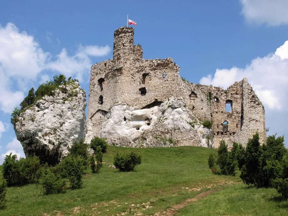 Zdjęcie Zamek w Książu Wielkim: Fascynująca historia i tajemnice architektury