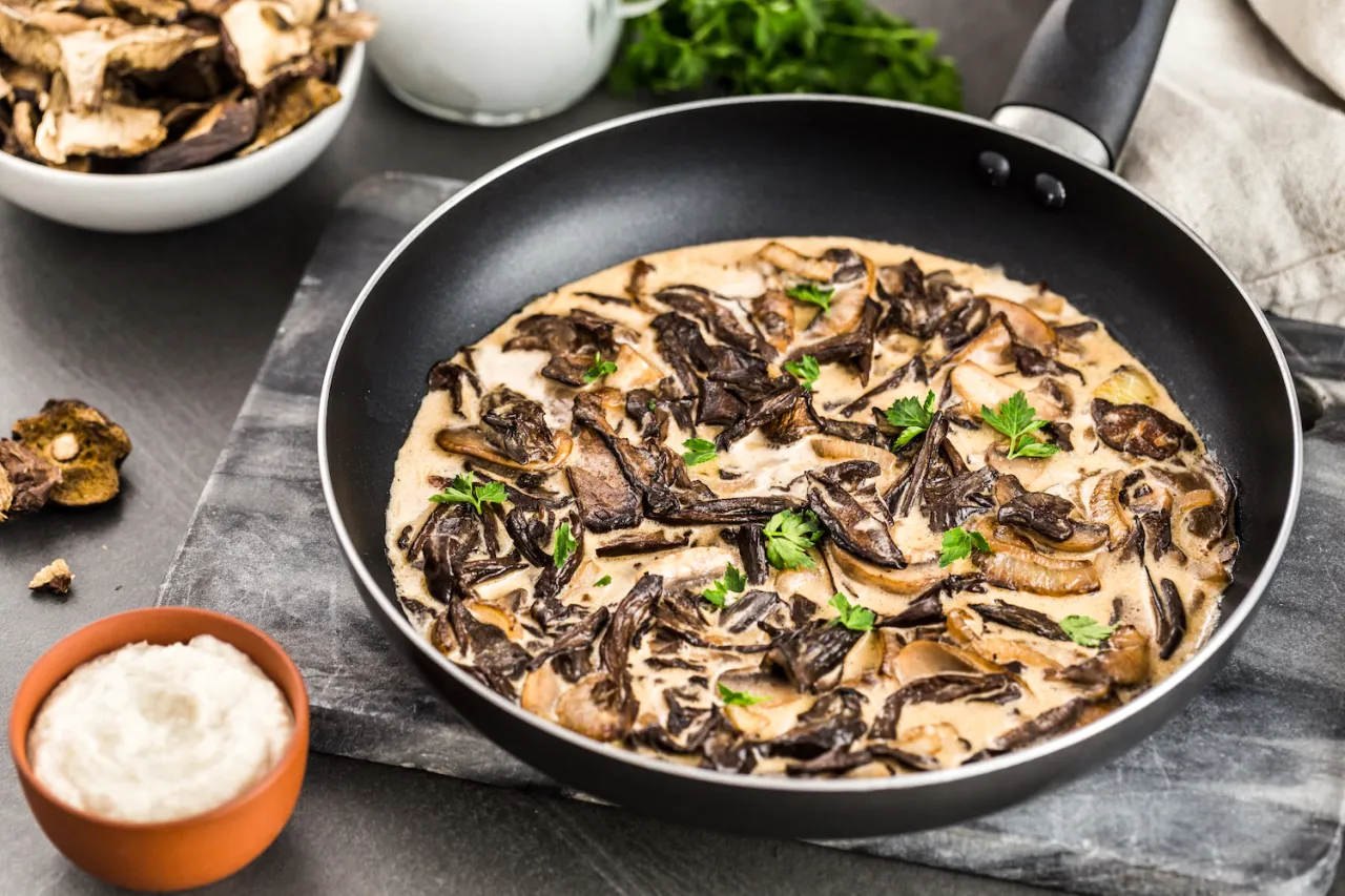 Zdjęcie Sos grzybowy: Z czym podawać, by zachwycić smakiem?