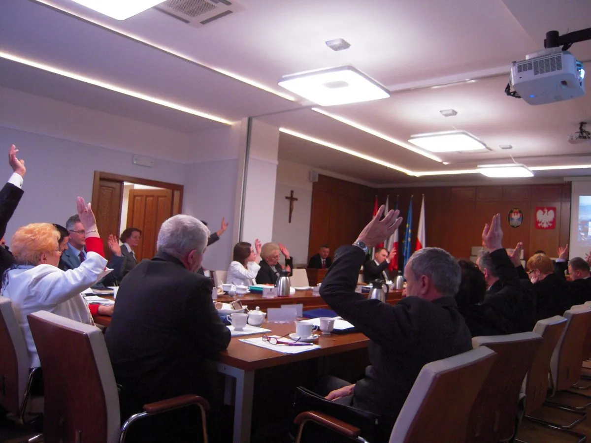 Zdjęcie Ile zarabia przewodniczący rady osiedla? Sprawdź aktualne stawki!