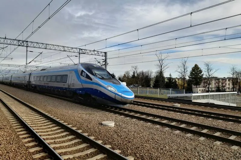 Zdjęcie Jak dojechać do Sandomierza pociągiem – połączenia, rozkłady i bilety