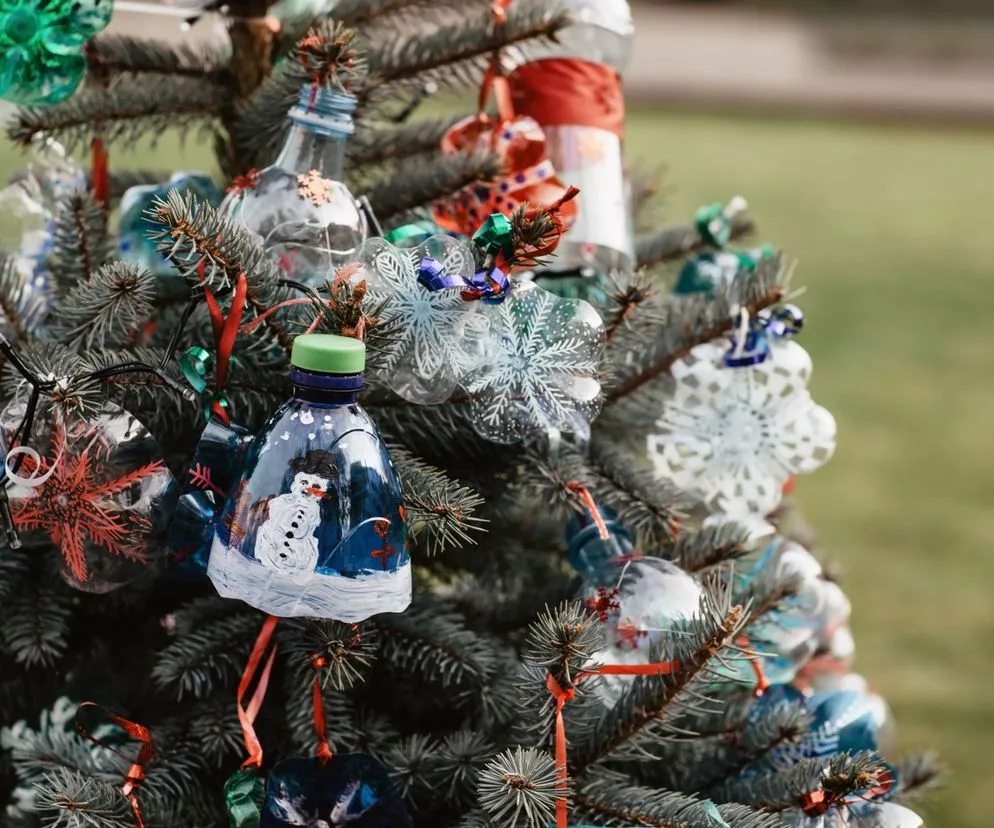 Zdjęcie Kreatywne ozdoby bożonarodzeniowe z recyklingu, które zachwycą każdego