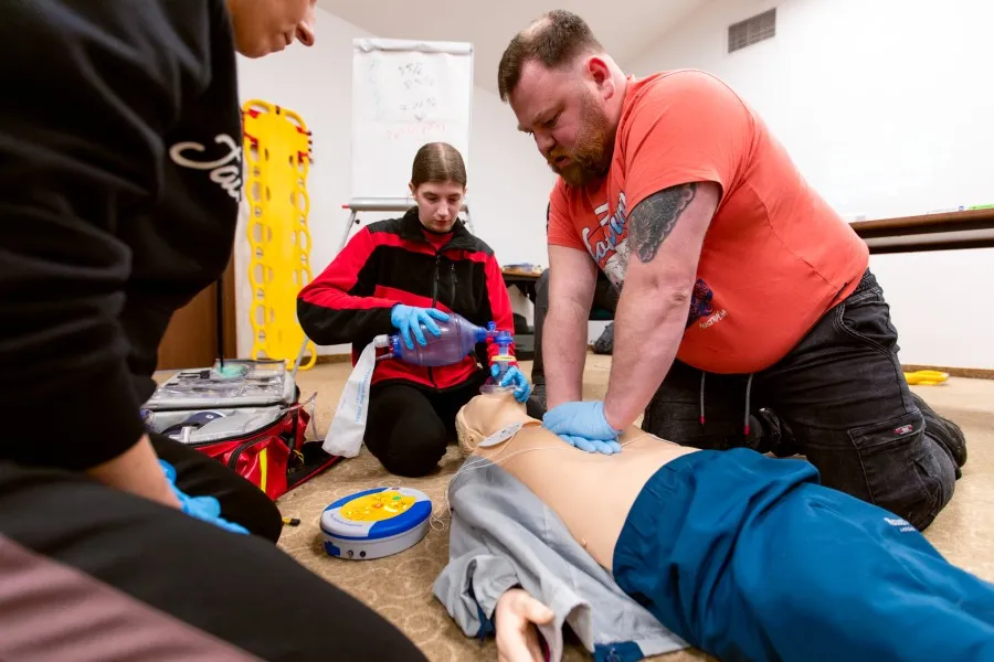 Zdjęcie Ile kosztuje kurs pierwszej pomocy? Ceny, rodzaje i czynniki | Krzysztof Wróbel