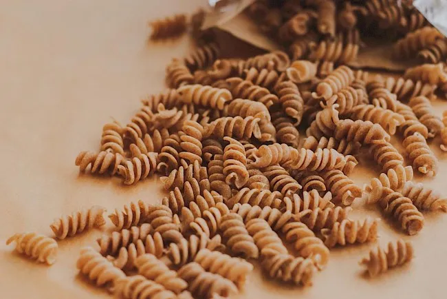 Zdjęcie Ile kcal ma makaron pełnoziarnisty? Sprawdź kaloryczność i korzyści