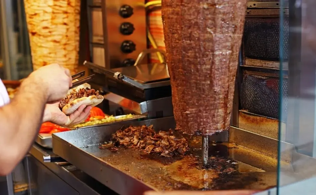 Zdjęcie Co to jest dürüm kebab? Przygotowanie, składniki i różnice