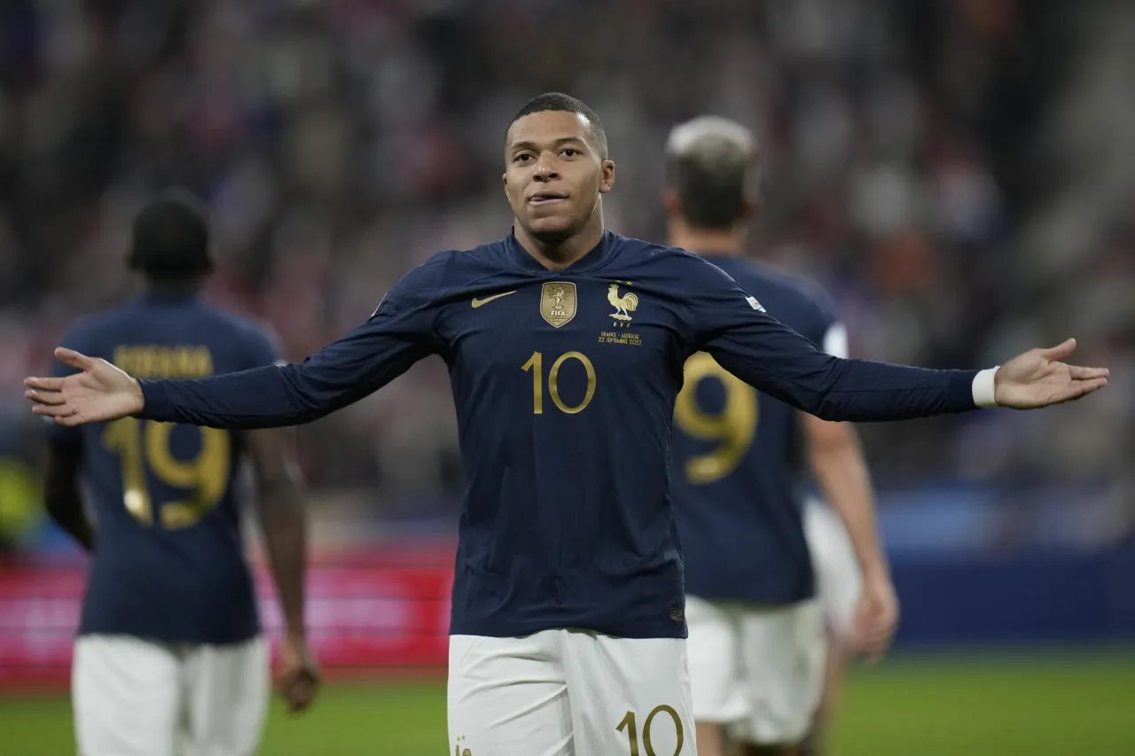 Zdjęcie W jakim kraju gra Mbappé? Oto zaskakująca prawda o jego klubie