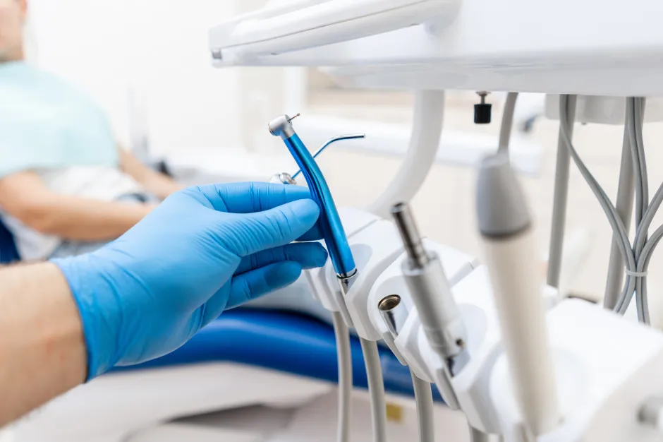 Zdjęcie Co można zrobić u dentysty na nfz? Poznaj darmowe zabiegi stomatologiczne