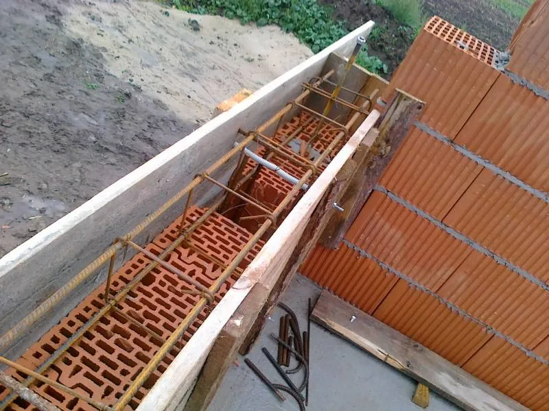 Zdjęcie Jak prawidłowo rozmieszczać kotwy pod murłatę dla maksymalnej stabilności