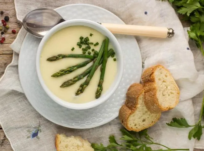 Zdjęcie Zupa szparagowa: Mój przepis na aksamitny krem krok po kroku