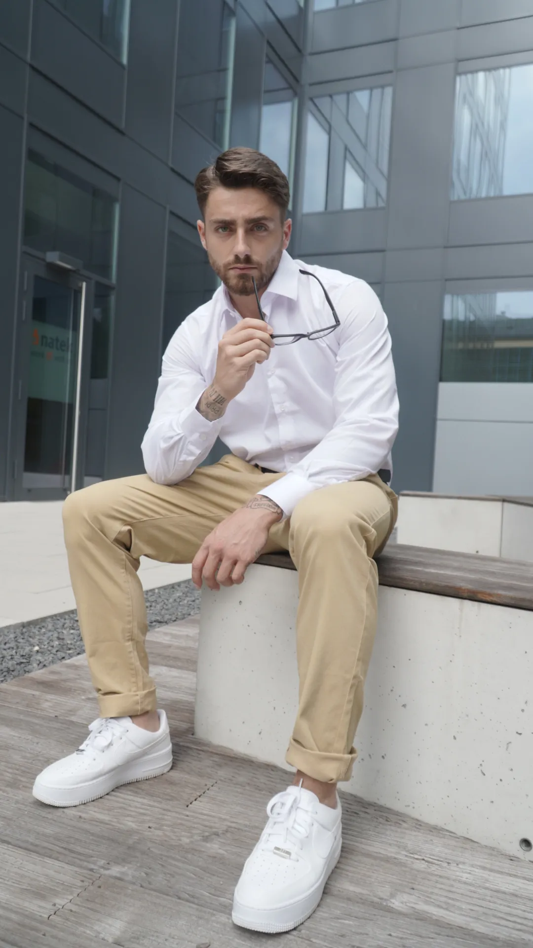 Zdjęcie Jak ubrać się na wesele bez garnituru i wyglądać elegancko w każdej sytuacji