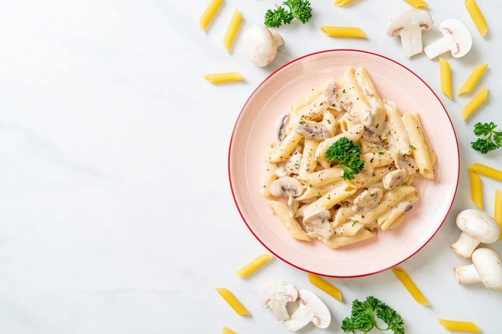 Zdjęcie Penne z pieczarkami w sosie śmietanowym – prosty przepis na obiad