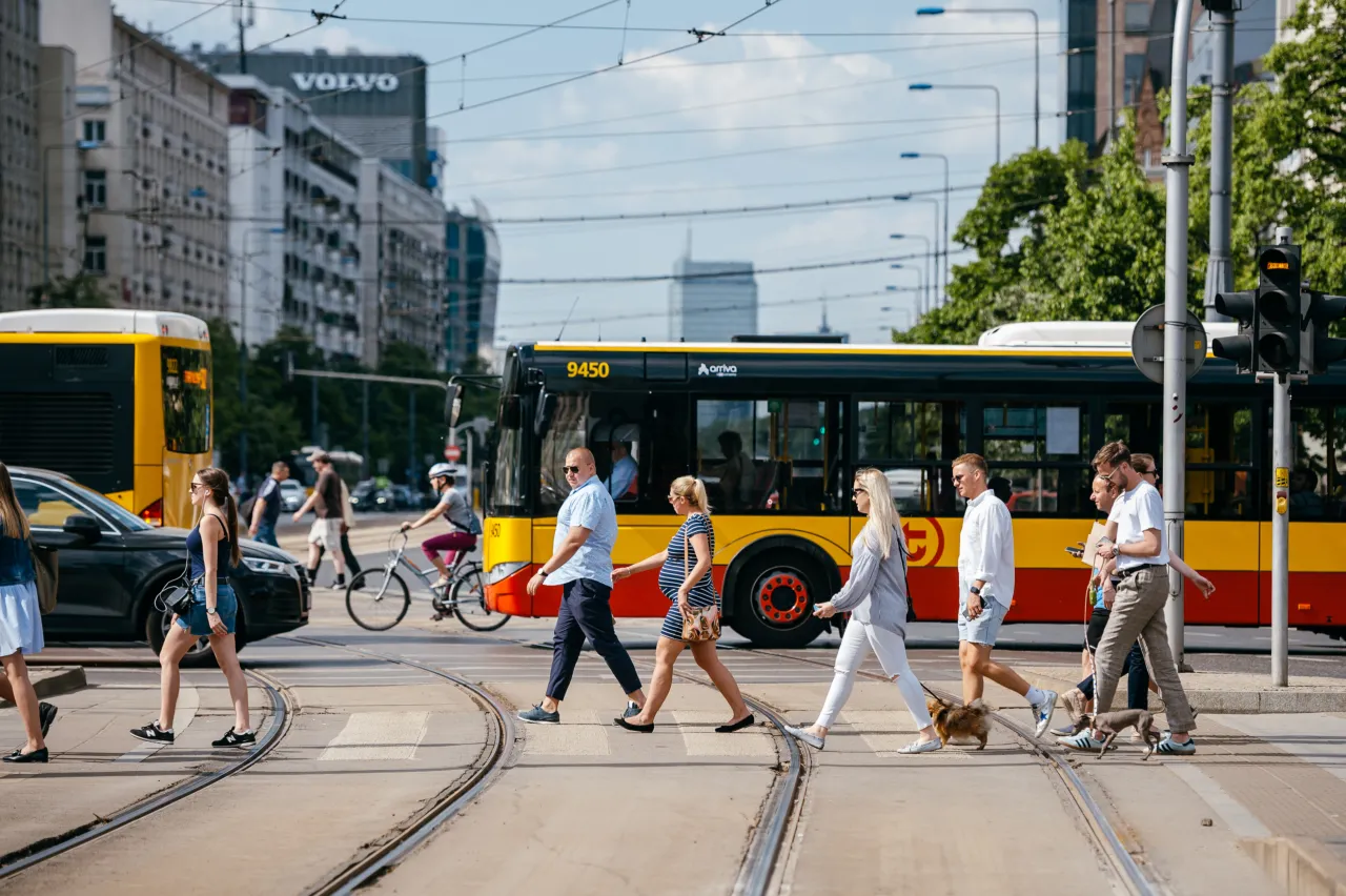 Zdjęcie Ile się jedzie do Warszawy autokarem? Sprawdź czas podróży!