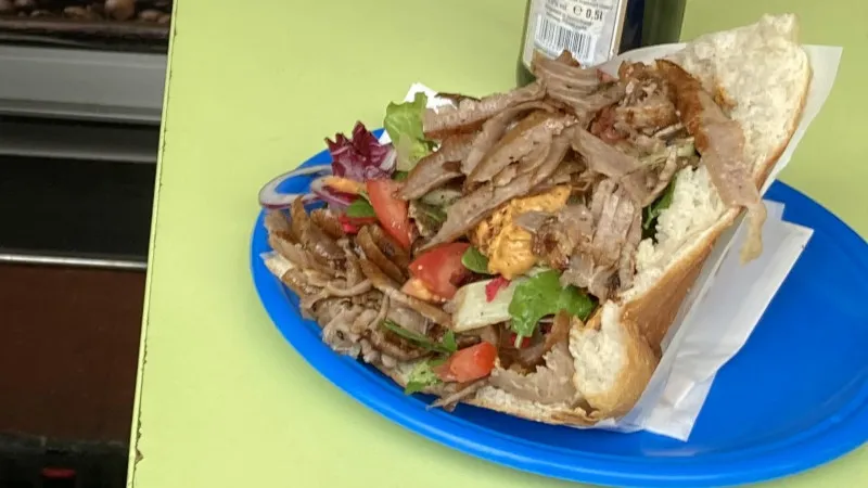 Zdjęcie Ile kosztuje kebab w Berlinie? Zaskakujące ceny i różnice!